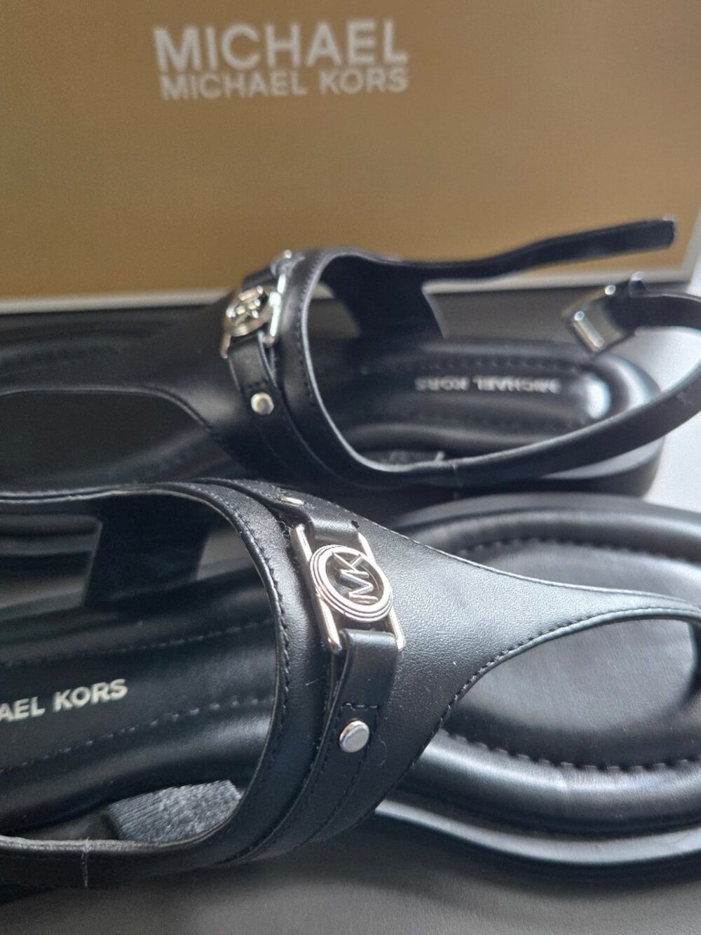 Michael Kors Mandy Thong Black Leather 6.5